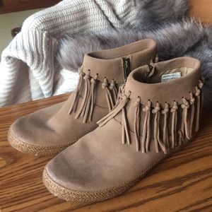 Ugg Shenendoah Size 7.5